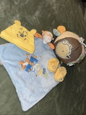 Winnie the Pooh Baby Gift Set - Yellow & Light Blue Winnie the Pooh rattle
